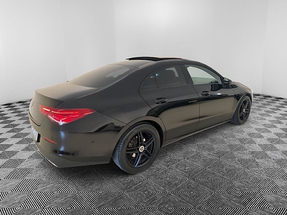 Mercedes-Benz CLA180 4 of 9