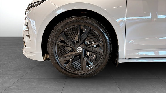 Skoda Enyaq RS 4 of 10