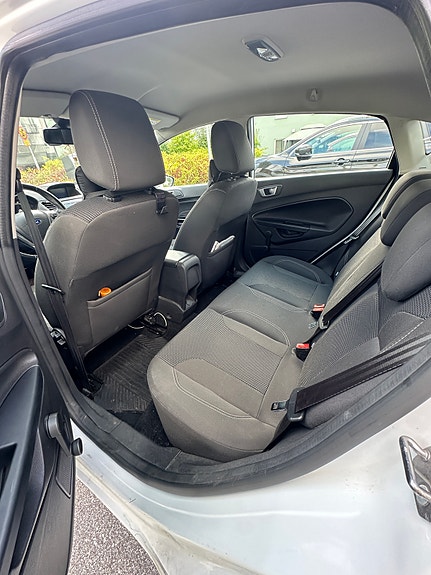 Ford Fiesta 4 of 5