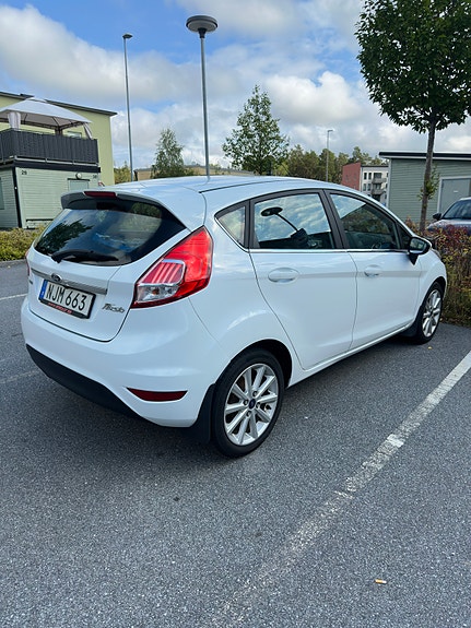 Ford Fiesta 2 of 5