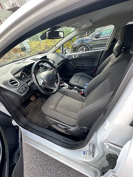Ford Fiesta 3 of 5