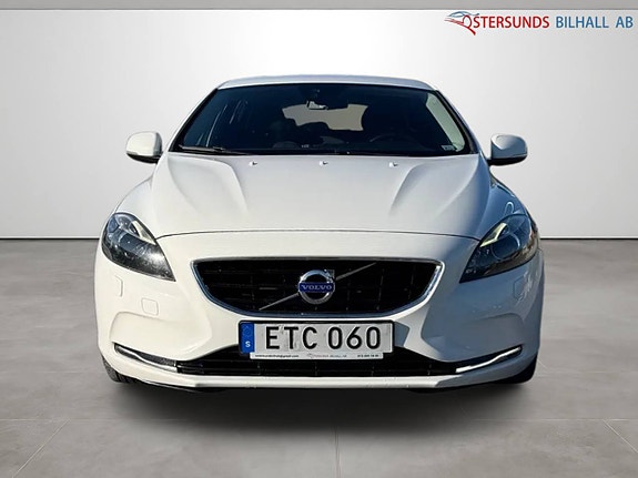 Volvo V40 2 of 11