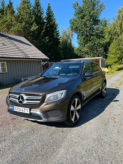 Mercedes-Benz GLC220 d 2 of 7