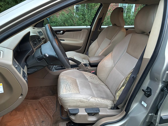 Volvo V70 8 of 10