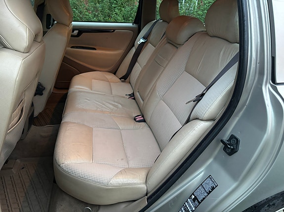 Volvo V70 7 of 10