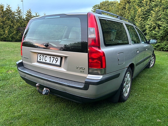 Volvo V70 4 of 10