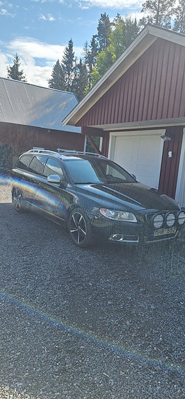 Volvo V70 2 of 14