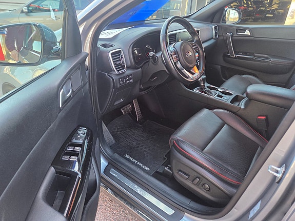 Kia Sportage 2 of 23