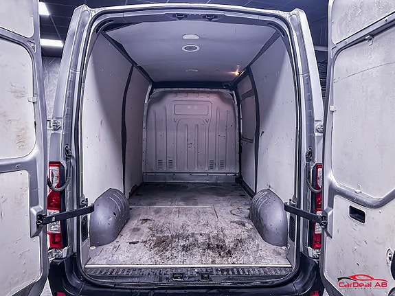 Renault Master 8 of 16