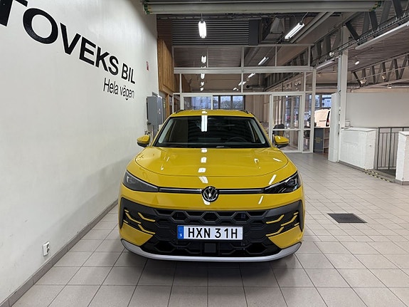 Volkswagen T-Roc 2 of 10