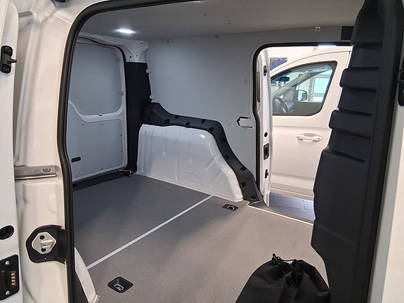 Volkswagen Caddy Maxi 9 of 10