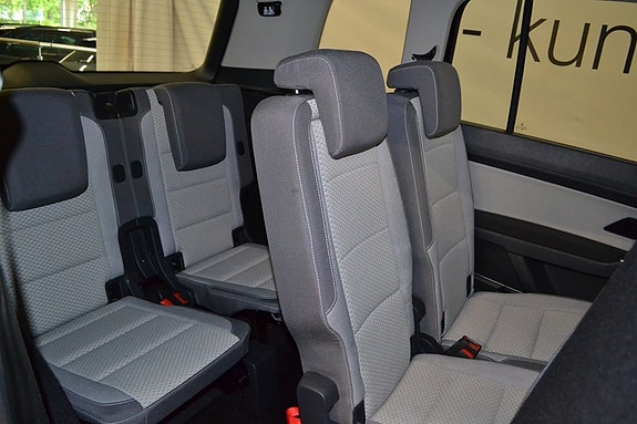 Volkswagen Touran 13 of 13