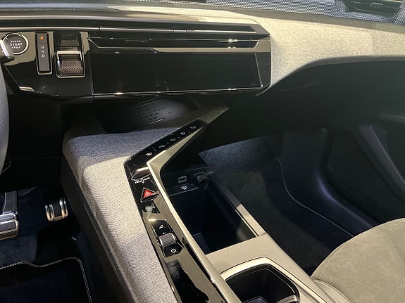 Peugeot e-3008 22 of 27