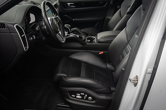 Porsche Cayenne Coupe 9 of 23