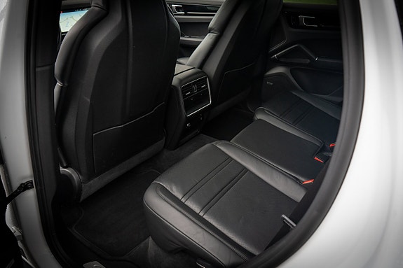 Porsche Cayenne Coupe 19 of 23