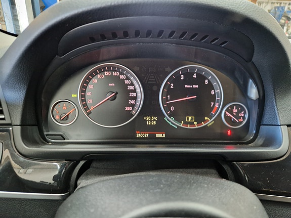 BMW 528i 3 of 11
