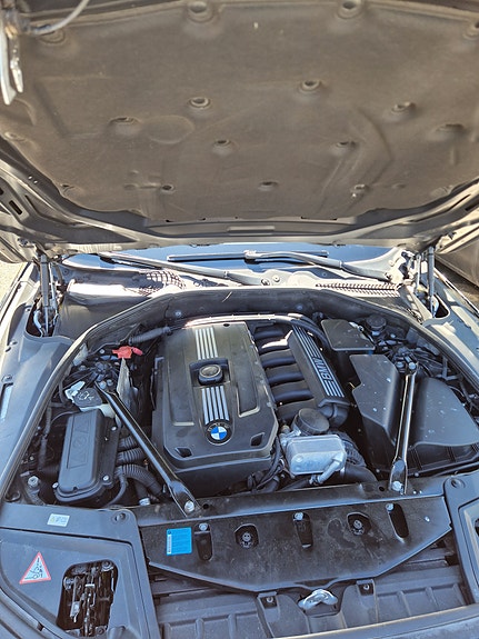 BMW 528i 2 of 11