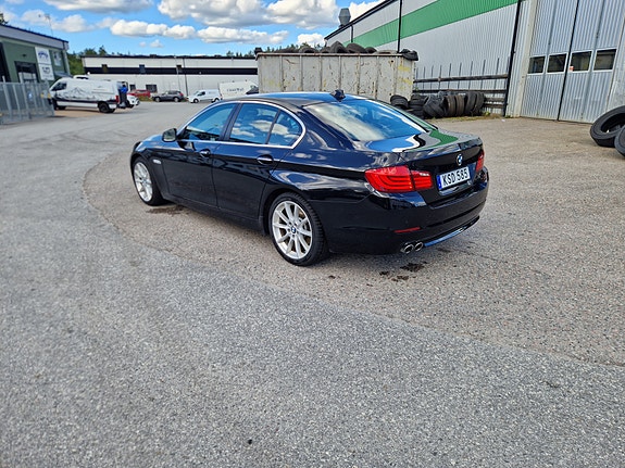 BMW 528i 8 of 11
