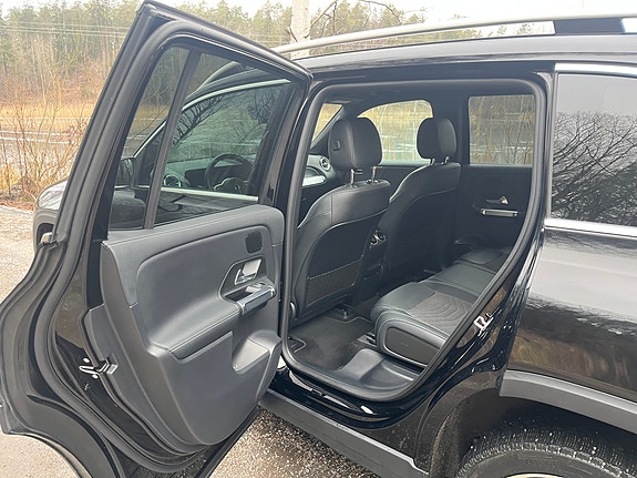 Mercedes-Benz EQB300 3 of 3