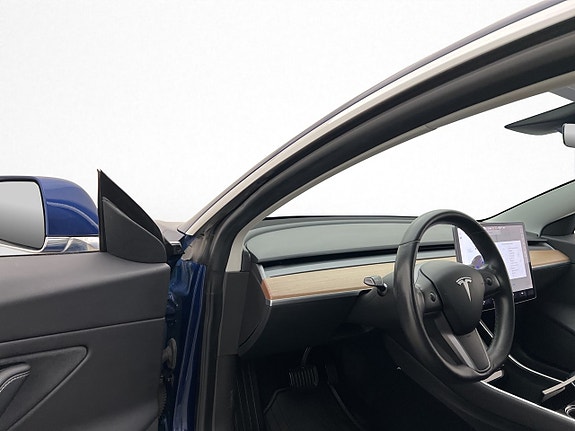 Tesla Model 3 11 of 30