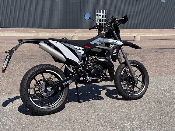 Peugeot XP6 Supermotard! XPS 5 of 5