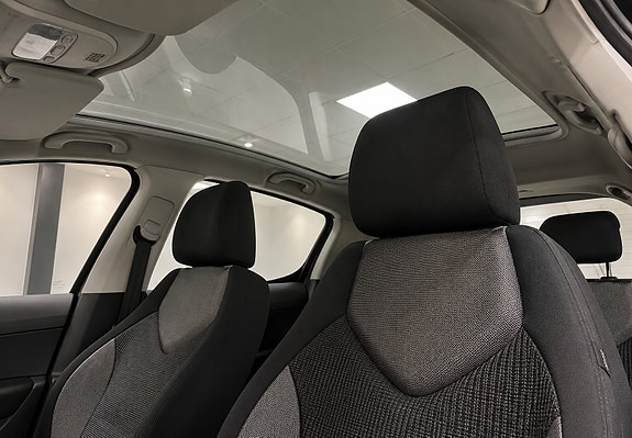 Peugeot 308 2 of 7