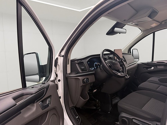 Ford Transit Custom 13 of 30