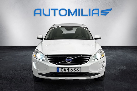 Volvo XC60 2 of 17