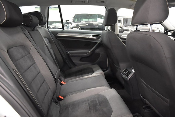 Volkswagen Golf Alltrack 14 of 19