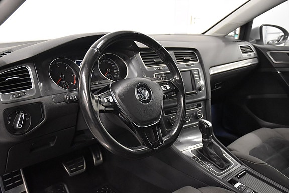 Volkswagen Golf Alltrack 9 of 19