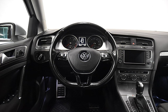 Volkswagen Golf Alltrack 2 of 19