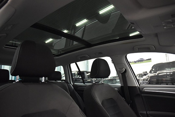 Volkswagen Golf Alltrack 13 of 19