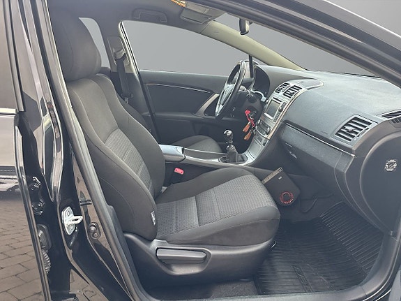 Toyota Avensis 7 of 16
