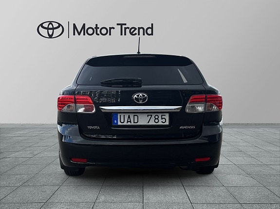 Toyota Avensis 4 of 16