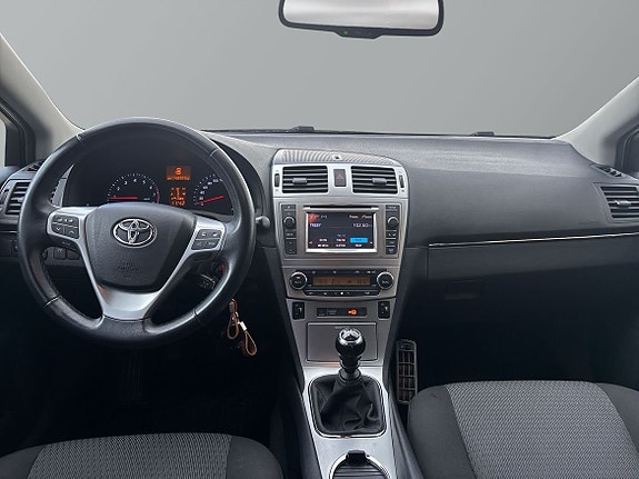 Toyota Avensis 9 of 16