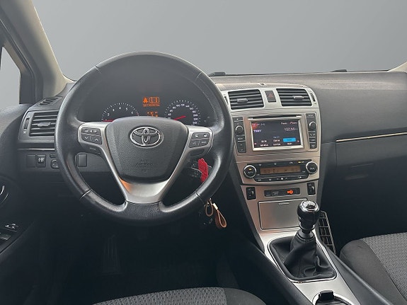 Toyota Avensis 10 of 16