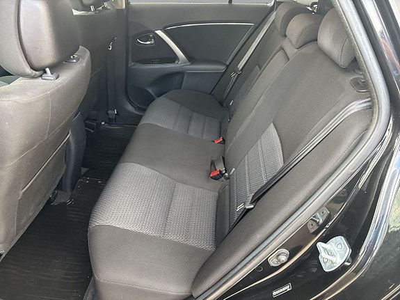 Toyota Avensis 8 of 16