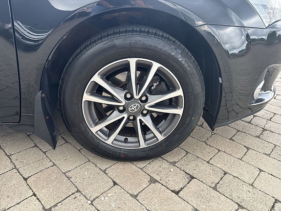 Toyota Avensis 12 of 16