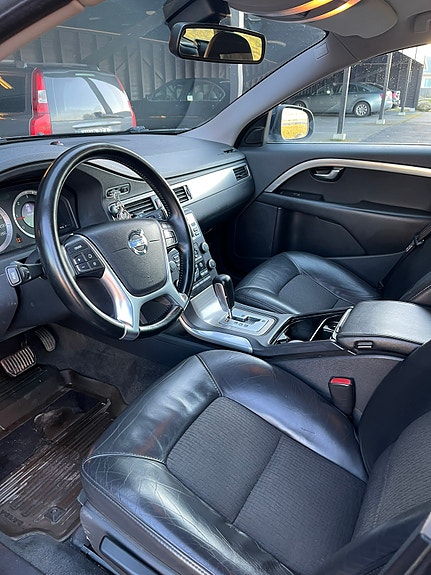 Volvo V70 8 of 10