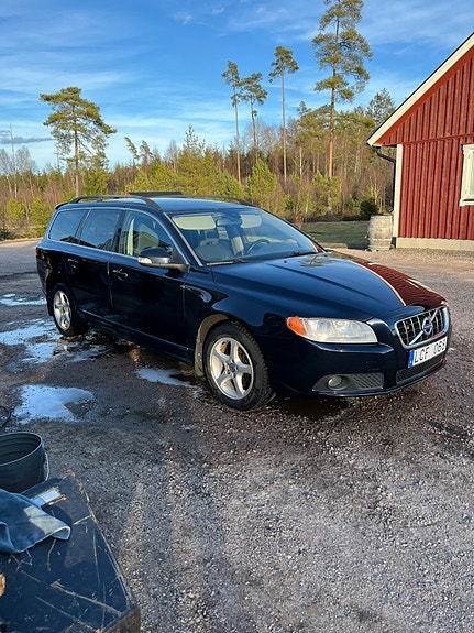 Volvo V70 3 of 10