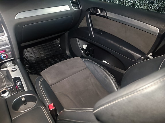 Audi Q7 12 of 16