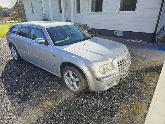 Chrysler 300C 4 of 8