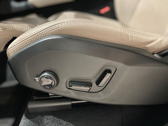 Volvo XC90 19 of 27