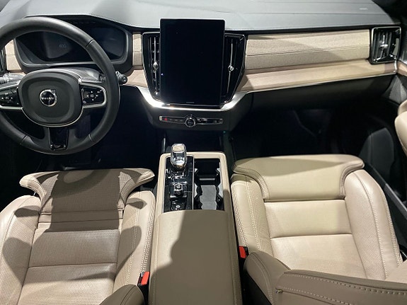 Volvo XC90 16 of 27