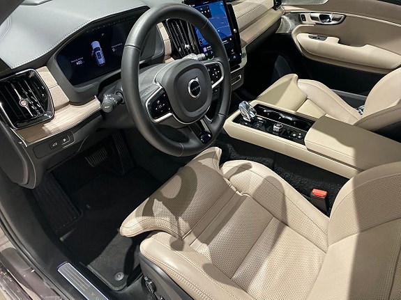 Volvo XC90 21 of 27