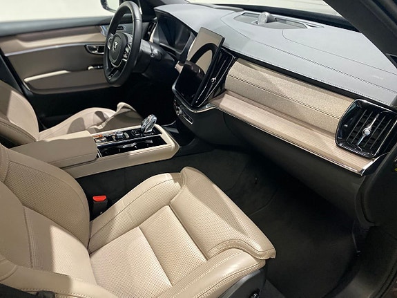 Volvo XC90 12 of 27