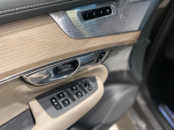 Volvo XC90 20 of 27