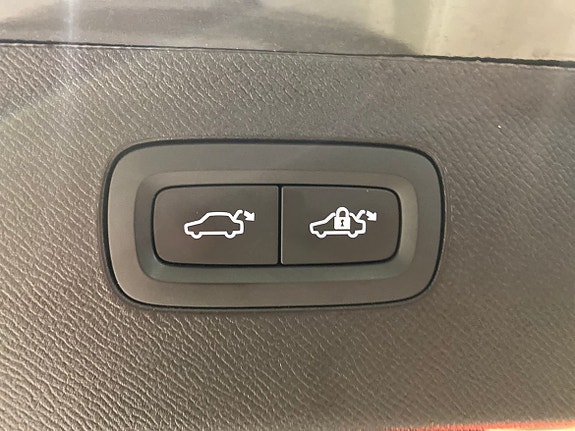 Volvo XC90 18 of 27
