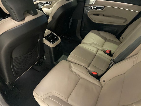 Volvo XC90 17 of 27