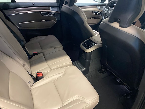 Volvo XC90 11 of 27